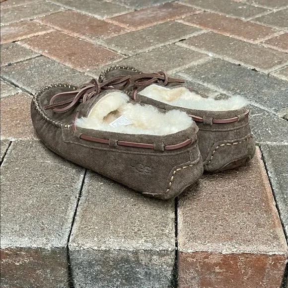 UGG brown suede mocassins - Picture 5 of 12